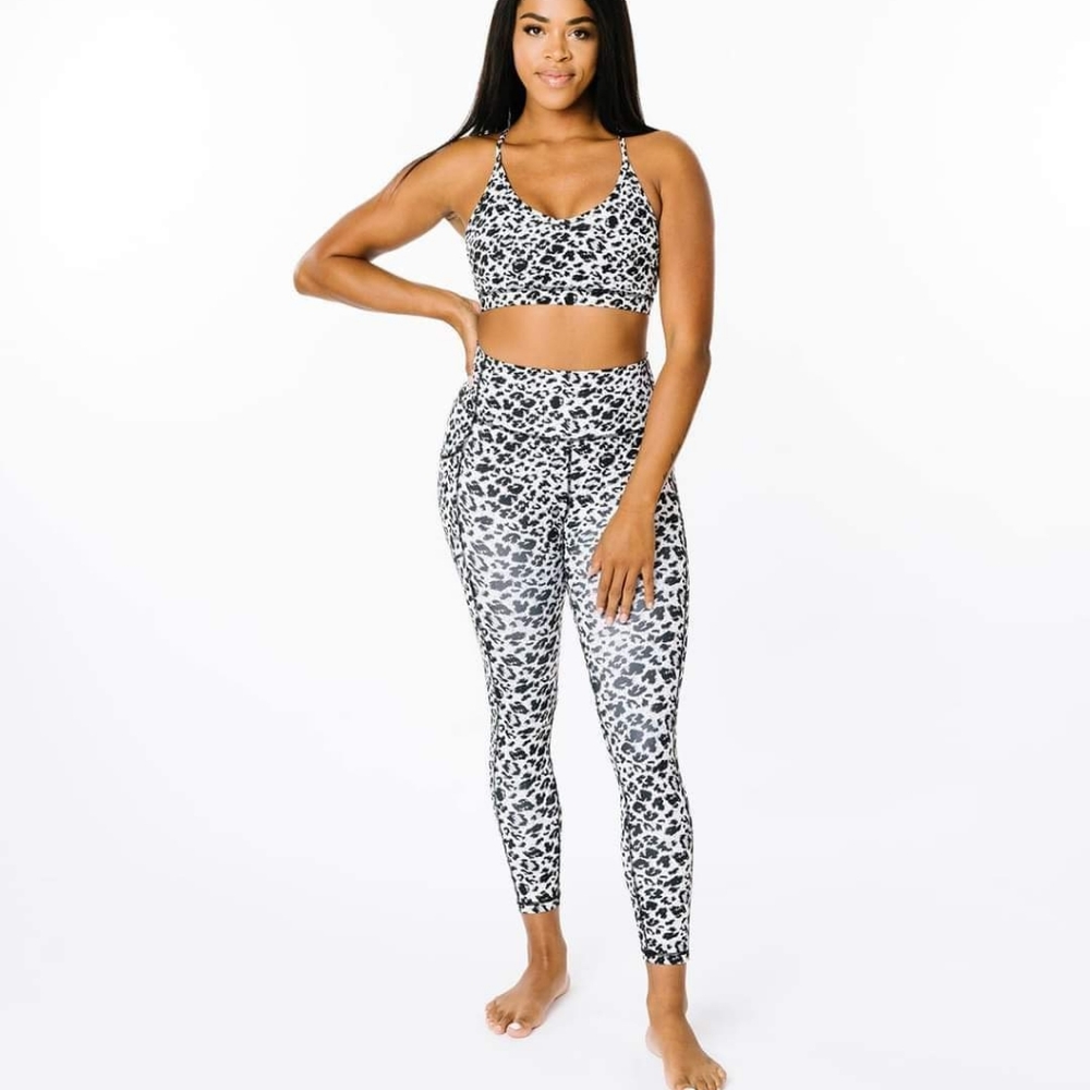 Zyia Snow Leopard Pocket Brilliant Hi-rise 24"